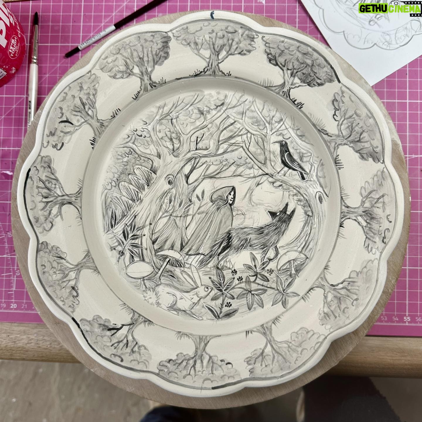 Emily Gravett - 1.3K Likes - Thanks for all the brilliant suggestions of what to put around the border. I decided to keep it simple in the end and surrounded them with some more trees.
Iām thinking of attempting to fire this vertically in the kiln- Iām a bit scared!
#potterylove #porcelain #handmade #ceramicsart #fairytaleonaplate #littleredridinghood #ceramics #wolf