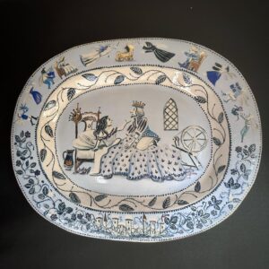 Emily Gravett Instagram - These are some old plates that I recently added some lustre to. It’s soooo shiny!
#ceramicsart #pottery #lustreware