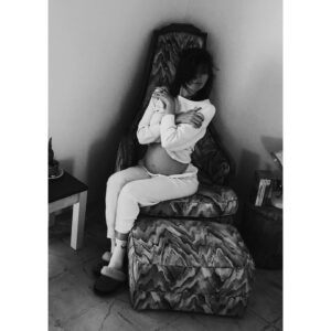 Emily Kokal Instagram - ‘creative process’ captured by @lilahskye 
steady bumpin & feeling good ~