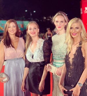 Emily Koliandri Instagram - #blastfromthepast #venicefilmfestival2019 #adultsintheroom #mirodesignersdress 🥂