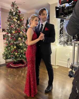 Emily Tennant Instagram - a little bit of Christmas magic 💃🏼✨

#bts #holidayhotline #hallmarkchannel
