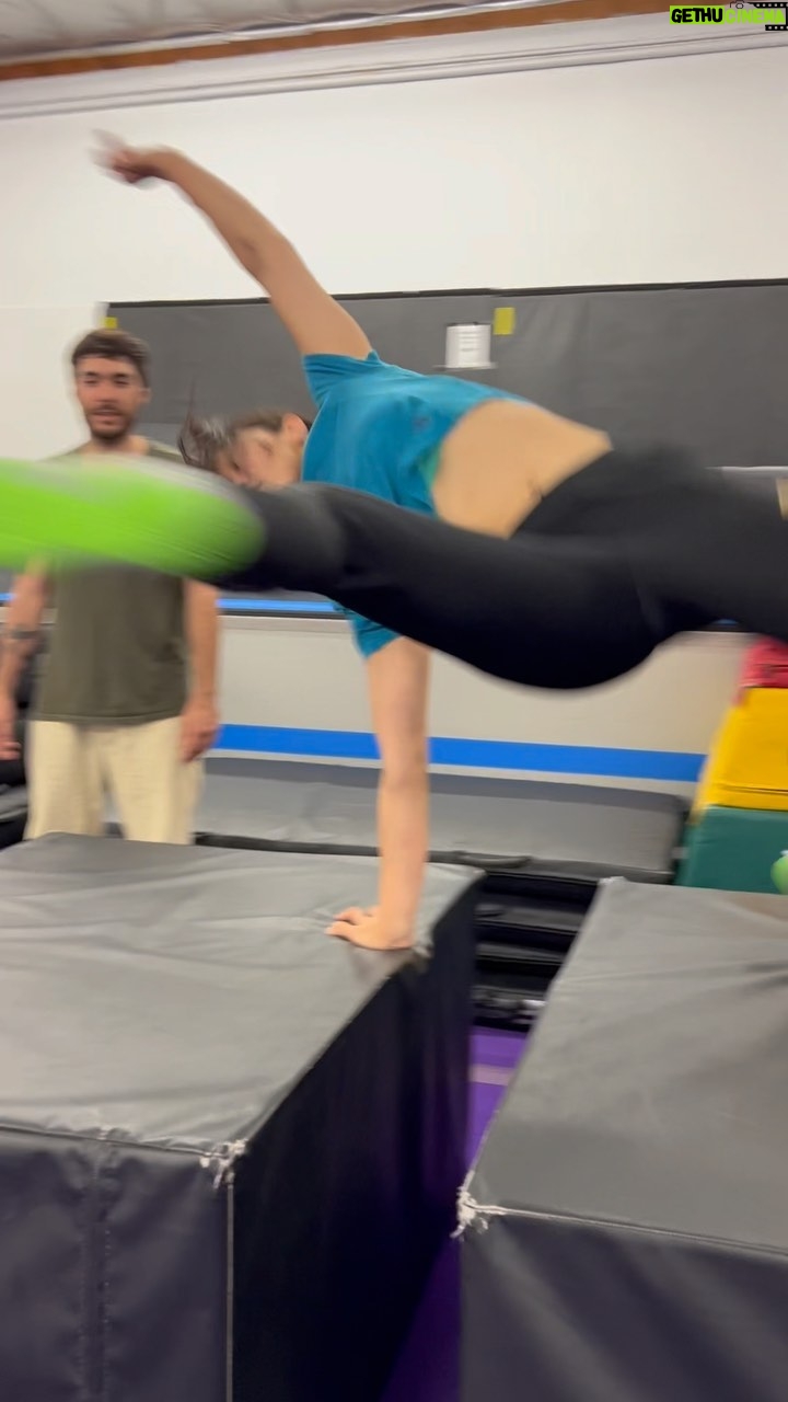 Emily Tung - 324 Likes - Amazing energy from this training sesh @jamovement ! Haven’t experienced this in so long!! Thank you everyone who was there for inspiring me to create this line that I got to end with a back flip! What what! It also makes me extra happy when I can feel my breaking parkour tricking go together 😆 special thanks to @adam_meadows.pk for the moral support and 🎥 @project.k.o for always delivering reliable camera work!
.
.
.
.
#parkour #parkourgym #freerunning #parkourgirl #stuntgirl #stuntwoman #parkourtraining #martialartist #martialartsgirls #stuntpoc #gymnastics #tricking #bgirl #dancer #actiongirl #movementartist #breaking