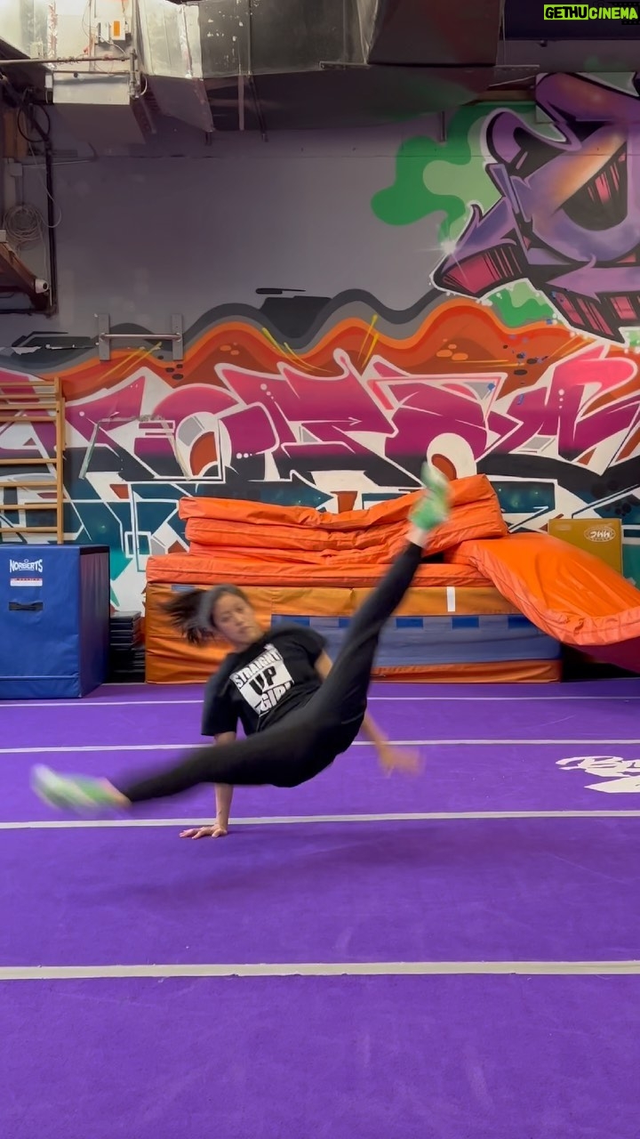 Emily Tung - 576 Likes - Feeling those gains 💪🏻
.
.
.
.
#acro #gym #bgirl #athleisure #gains #training #workout #flips #gymnastics #calisthenics #tricking #kicking #kicks #tkdgirl #stuntwoman #stuntlife #stuntdouble #stuntpoc #stuntperformer #stuntman #actionactor #wushugirl #martialartstraining #martialartsgirls