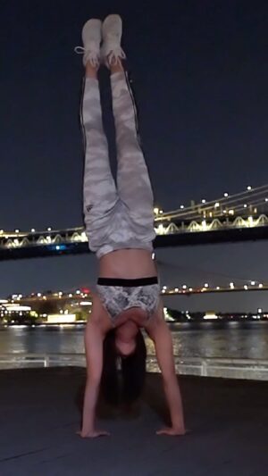 Emily Tung Instagram - Originally filmed this for a promo clip for a TV show I was going to be on, but I was chopped from the roster due to a schedule conflict. It was not fun trying to film this hours before my flight. But I also didn’t want to look bad on TV 📺 Ps. I ripped my pants doing this, so now I’m also down one pair of pants 👖 the things I do for my craft!!
.
.
.
.
#breakdancer #bgirl #breaking #hiphop #newyork #newyorkhiphop #stuntgirl #stuntwoman #stuntdouble #stuntlife #stuntpoc #summerjam #freerunning #freerunninglife #calesthenics #streetworkouts #adventurine #adventuregirl #actionaddict #tricking #martialartstricking #martialartists #martialartsgirls #wushugirl #aerial #straddlepress #handstandpress #gymnastics #brooklynbridge