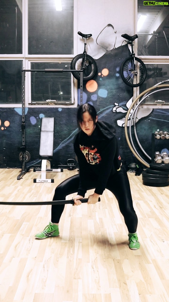 Emily Tung - 480 Likes - Weapon of the day ⚔️
🎥 @kayzilla
.
.
.
.
#samurai #samuraigirl #swordplay #samuraisword #wushu #kungfu #martialarts #martialartist #wushugirl #fightgirl #stunts #stuntwoman #stuntman #stunttraining #actionactor #stuntdouble #fightchoreography #shaolinkungfu #mma #femalefighter #femalemartialartist #chunli #gym #stuntlife #sword #katana #stuntpoc #stuntlisting #muhammadali #superman