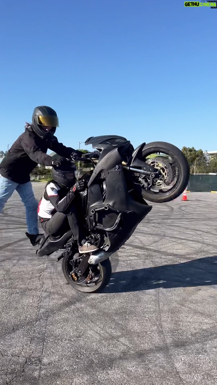 Emily Tung - 4K Likes - 🏍 @chriscolestunts performing wheelie
My virgin wheelie rider experience 😆🔥
.
.
.
.
.
#stuntrider #stuntbike #wheelie #wheeliebike #womenwhoride #motorcycle #motorcyclelife #motorcyclestunts #stunts #stuntperformer #stuntman #stuntwoman #stuntlife #stuntdouble #adventurine #bikelife #kawasaki #sportbike #sportbikelife #streetbikes