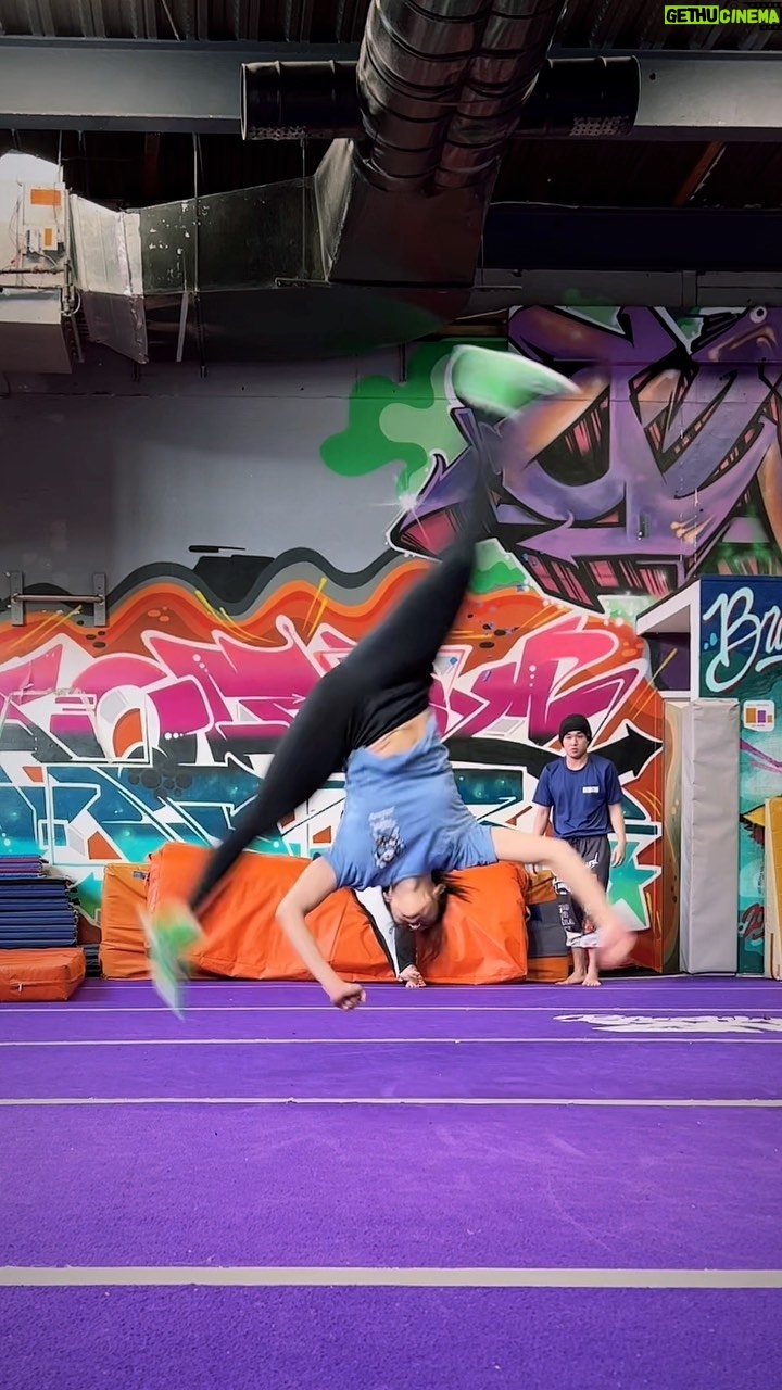 Emily Tung - 555 Likes - Aerial check ✅
.
.
.
.
.
.
.
.
#wushu #kungfu #martialarts #martialartist #wushugirl #fightgirl #stunts #stuntwoman #stuntman #stunttraining #actionactor #stuntdouble #fightchoreography #aerial #tricking #martialartstricking #shaolinkungfu #mma #muaythai #boxing #femalefighter #femalemartialartist #chunli #gym #stuntlife #flips #tkdgirl #kicks #stuntpoc #gymnastics