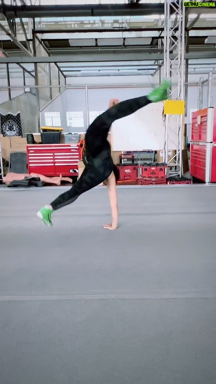 Emily Tung - 830 Likes - Throwing down at @themonkeyvault I finally made it to the new gym and it’s so 🔥 🇨🇦
🎥 @lorenaparkour
.
.
.
.
#themonkeyvault #parkourgym #tricking #acro #gym #bgirl #athleisure #gains #training #breakdance #flips #gymnastics #calisthenics #kicking #kicks #tkdgirl #stuntwoman #stuntlife #stuntdouble #stuntpoc #stuntperformer #stuntman #actionactor #wushugirl #martialartstraining #martialartsgirls #trickinglife @euphoriatricking #taekwondo #martialartstricking #parkourgirl