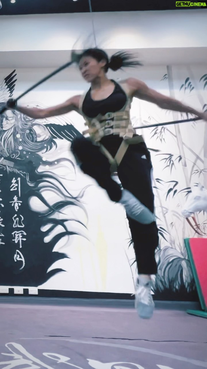 Emily Tung - 241 Likes - Cut that fool ⚔️
(reposting for language issue)
.
.
.
.
#katana #wirework #wushu #kungfu #martialarts #martialartist #wushugirl #fightgirl #stunts #stuntwoman #stuntman #stunttraining #actionactor #stuntdouble #fightchoreography #shaolinkungfu #mma #muaythai #boxing #femalefighter #femalemartialartist #chunli #gym #stuntlife #stuntpoc #tkdgirl #swordplay #stuntrigging #wire