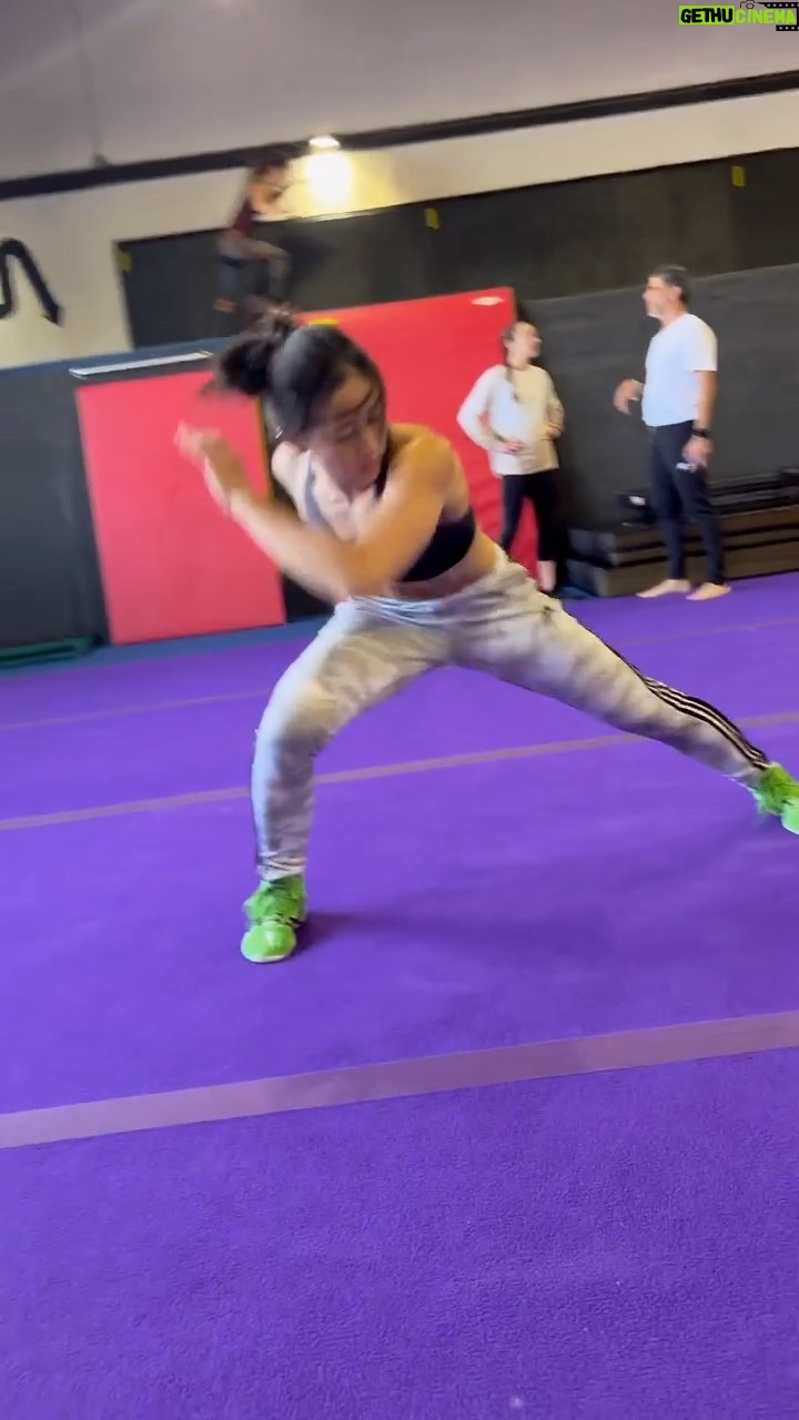Emily Tung - 553 Likes - Today’s movement vomit 😝🤸🏻♀️ @jamovement “So is that breaking/tricking/martial arts/dance?” “I don’t identify as any style or discipline, my movement is non-binary”
.
.
.
.
#acro #gym #bgirl #athleisure #gains #training #workout #flips #gymnastics #calisthenics #tricking #kicking #kicks #tkdgirl #stuntwoman #stuntlife #stuntdouble #stuntpoc #stuntperformer #stuntman #actionactor #wushugirl #martialartstraining #martialartsgirls #martialartstricking #parkourgirl