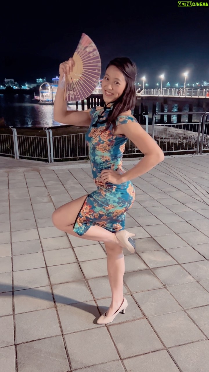 Emily Tung - 464 Likes - 上海夜
.
.
.
#kungfugirl #mulan #martialartist #wushugirl #fightgirl #stuntwoman #actionactor #stuntdouble #streetfighter #kitana #qipao #shanghailife #shaolinkungfu #femalefighter #femalemartialartist #chunli #tkdgirl #shanghainight #春麗 #夜上海 #上海 #旗袍