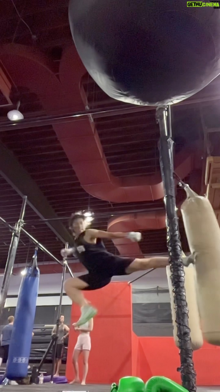Emily Tung - 248 Likes - TKD
.
.
.
.
#wushu #kungfu #martialarts #martialartist #wushugirl #fightgirl #stunts #stuntwoman #stuntman #stunttraining #actionactor #stuntdouble #fightchoreography #scorpion #scorpionkick #shaolinkungfu #mma #muaythai #boxing #femalefighter #femalemartialartist #chunli #stuntlife #tkd #tkdgirl #kicks #stuntpoc #taekwondotraining #taekwondo