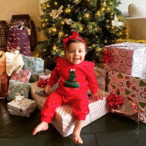 Emily Wilson Instagram - A very covid Christmas. 🎁