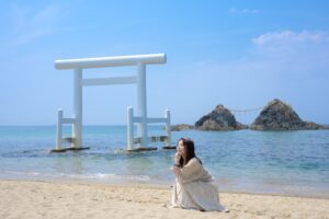Emiri Kato Instagram - 田野アサミちゃんと、福岡観光してきたよ～！

一足先にめっちゃ夏を堪能してきた！！

３枚目はイベント前日にお時間いただいたので、一人で糸島行ったときの自撮り。
（高木美佑ちゃんが糸島情報教えてくれました！！）

めちゃくちゃ楽しかったし田野ちゃんの写真もたくさん撮れて大満足～～～！！！！

また行きたいな～～✨

他の写真もまたボチボチ投稿します！

📷#田野アサミ
