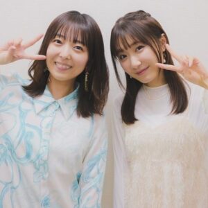 Emiri Kato Instagram - 大室家の舞台挨拶！

大ぶりピアスが可愛い
左右違うデザイン！