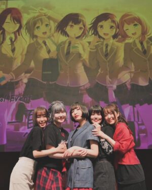 Emiri Kato Instagram - Afterglow！🌇⚡️

昨日は綺麗な夕焼けを見せてくださりありがとうございました！！
5人集まってワイワイ遊んで、楽しい！しかない時間でした✨
皆さんのAfterglowへの熱い気持ちが表情からすごく伝わってきて、私たちとても嬉しく、頑張らなくちゃね！と終わってからお話してました。

次も、また何かの形でみんなで盛り上がれること、出来るといいな！

ご来場くださった皆さま、配信で楽しんでくださった皆さま、ありがとうございました！！

※フラスタお名前消えてないやつのままでしたので、投稿し直しました！すみません💦