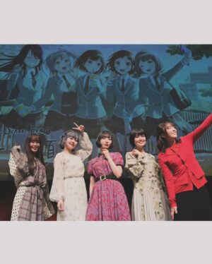 Emiri Kato Instagram - Afterglow！🌇⚡️

昨日は綺麗な夕焼けを見せてくださりありがとうございました！！
5人集まってワイワイ遊んで、楽しい！しかない時間でした✨
皆さんのAfterglowへの熱い気持ちが表情からすごく伝わってきて、私たちとても嬉しく、頑張らなくちゃね！と終わってからお話してました。

次も、また何かの形でみんなで盛り上がれること、出来るといいな！

ご来場くださった皆さま、配信で楽しんでくださった皆さま、ありがとうございました！！

※フラスタお名前消えてないやつのままでしたので、投稿し直しました！すみません💦