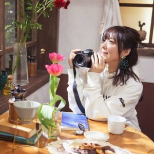 Emiri Kato Instagram - カメラのイベント💛CP＋2024
Nikonさんのブースのこだわりがすごい！

カメラ初心者の方も楽しめるエリア
プロユース向けのエリア

色んなカメラが触れて楽しすぎます！

さらに私が撮影した写真を展示してかださいました…！
こんなに大きく綺麗に印刷されたの初めて😭✨

2月25日まで開催なのでぜひ足を運んで見てください〜！

135mm Plena体験もぜひ…！
玉ボケすごい！

📷Nikon Zf  NIKKOR Z DX 12-28mm f/3.5-5.6 PZ VR
📷Nikon Z8 NIKKOR Z 40mm f/2

#nikon
#cpplus2024