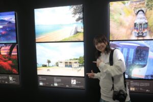 Emiri Kato Instagram - カメラのイベント💛CP＋2024
Nikonさんのブースのこだわりがすごい！

カメラ初心者の方も楽しめるエリア
プロユース向けのエリア

色んなカメラが触れて楽しすぎます！

さらに私が撮影した写真を展示してかださいました…！
こんなに大きく綺麗に印刷されたの初めて😭✨

2月25日まで開催なのでぜひ足を運んで見てください〜！

135mm Plena体験もぜひ…！
玉ボケすごい！

📷Nikon Zf  NIKKOR Z DX 12-28mm f/3.5-5.6 PZ VR
📷Nikon Z8 NIKKOR Z 40mm f/2

#nikon
#cpplus2024