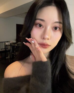 Emiri Tachibana Instagram - イヤホンを新しくしました🎧ひとみみぼれ