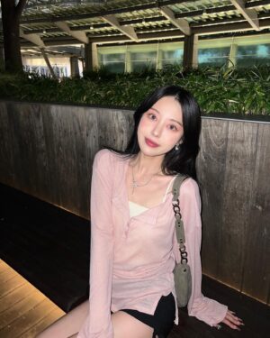 Emiri Tachibana Instagram - 昨日のインスタライブ本当に楽しかった〜😌🫶
質問たくさんいただいたチークとハイライトはこちらでした！
@florasis.jp
