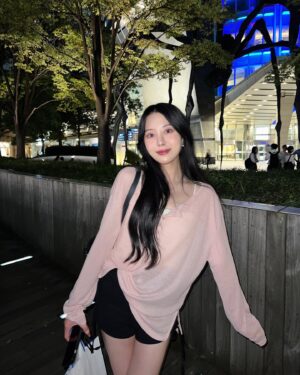 Emiri Tachibana Instagram - 昨日のインスタライブ本当に楽しかった〜😌🫶
質問たくさんいただいたチークとハイライトはこちらでした！
@florasis.jp