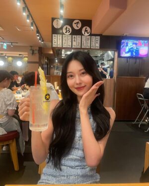 Emiri Tachibana Instagram - 17年目幼馴染とセブチのドームを観に行ってきました☺️

実は私が初めて韓国に行ったのもこの子で、
7年前に地元のサイゼリヤでセブチの動画を観たね〜って
懐かしい話しをしたりしました。
ハルスイッソの綴り覚えてね、笑🥸

ウジさんがいたから、ウジさんと出会えたから今の私がいます。SNSを始めたり、留学をしたり色んな挑戦の背中を押してもらいました。いつか私の目標を叶えて、お礼を伝えに行きたいな😌

ちなみに私はROCKのウジさんを観てウジさんのファンになりました、はぁ〜^