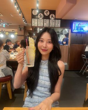 Emiri Tachibana Instagram - 17年目幼馴染とセブチのドームを観に行ってきました☺️

実は私が初めて韓国に行ったのもこの子で、
7年前に地元のサイゼリヤでセブチの動画を観たね〜って
懐かしい話しをしたりしました。
ハルスイッソの綴り覚えてね、笑🥸

ウジさんがいたから、ウジさんと出会えたから今の私がいます。SNSを始めたり、留学をしたり色んな挑戦の背中を押してもらいました。いつか私の目標を叶えて、お礼を伝えに行きたいな😌

ちなみに私はROCKのウジさんを観てウジさんのファンになりました、はぁ〜^