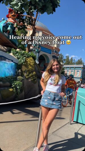 Emma Berman Instagram - You’re never too old to wish upon a star 💫 Thank you @pixar for making all my dreams come true 🩷 And of course a big thank you to @disney for inviting me! I had the most magical day! Disneyland really is the happiest place on earth and I’ll never forget this trip 🎡🪄

Thank you @mypcore for gifting me the cutest shirt!! I love it 🫶

#explorepage #explore #reels #instagramreels #pixarpier #disneyland #pixarluca #disneyactor #emmaberman #summeractivities #instadaily #disneyparade