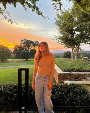 Emma Berman Instagram - Ginger hair, pretty calm beat - ice spice 

#sunsets#goldenhour#pinkhaze#sky#summer#clouds#weekendlook#prettyskies#bliss#sunsetlover#igsunset#emmaberman#skybrilliance#aritzia#caliskies🌅