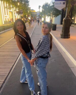 Emma Berman Instagram - 🫶

#la#malibu#rodeodrive#americanaglendale#tarzana#burbank#westhollywood#takemeback#summerbreak#vacaygoals#outloud#actingcamp#recording#emmaberman#funtimes#lovemyfriends#newadventures#beachvibes#workandplay#bestdays