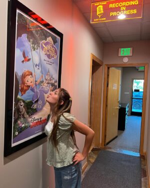 Emma Berman Instagram - paws out claws out 😽

#SuperKitties#Ginny#outloud#recordingstudio#animatedseries#vobooth#disneyjr#disneyplus#disneychanel#disneyfamily#voicerecording#voicing#vo#emmaberman#animation#singingrole#voiceacting#voiceactors#voiceoveractors#disneykids#disneyshows#preschoolshow