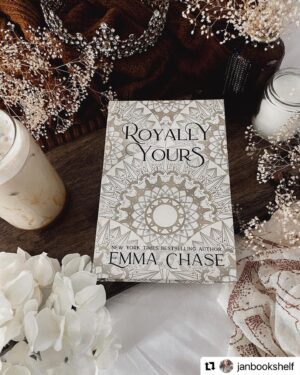 Emma Chase Instagram - Hello gorgeous! The #royallyseries special edition hardcovers are looking so lovely in these beautiful images from @janbookshelf!
😍❤️🥰
#repost
