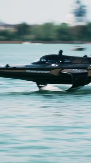 Emma Kimiläinen Instagram - Flashing back to Venice 🏆

We can’t wait to get back on the water 🌊

#e1series #puertobanus #spain #racing #motorsport #tombrady #teambrady #marbella #motorsports #race #powerboat #boat #racebird #esport #tb12