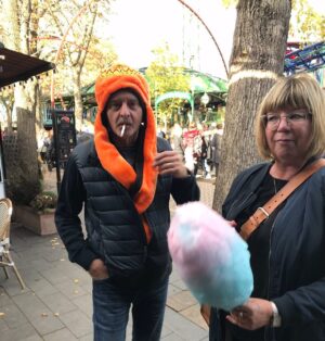 Emma Knyckare Instagram - Åh höll på att glömma! Detta är Jörgen. min pappa . (den till vänster) (den till höger är min mamma).
Han fyller år idag. Gör gärna en sån där partytuta i kommentarsfältet nedan så blir han uppskattad. 
Edit: Tack på förhand.