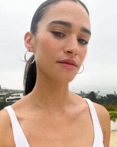 Actress Emma Pasarow HD Instagram Photos and Wallpapers January 2023