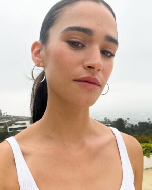 Emma Pasarow Instagram - dreamy day with @ninapark and @welovecoco ❤️

absolutely in loooove with ROUGE COCO BAUME HYDRATING TINTED LIP BALM in In Love & LES BEIGES WATER-FRESH BLUSH in Intense Coral
#welovecoco
#workingwithchanel