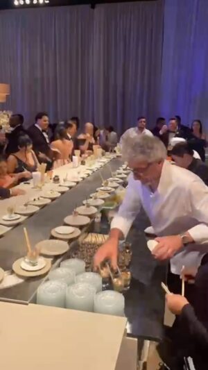 Emmanuel Bassoleil Instagram - Ontem foi a minha noite de Sushiman😀
Casamento de @mabilicoladello e @murillosantiago40 com os super times @marriagesassessoria e @brothersbarsp e  a linda decoração da @1_18project parabéns Luciano 👏
Sem esquecer a minha mesa de trabalho assinada por @cemporcentoeventos . 
@hotelunique
@chefrobsonribeiro 
#paulaemarquinhos
