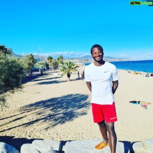 Emmanuel Buriez Instagram - Barcelone est une des 10 villes les plus peuplées d'Europe.
L'Espagne fut durement touchée par la crise sanitaire... Les touristes, dont je fais moi-même partie, sont de retour.
Les français majoritairement.
La SNCF avec la Renfe ont depuis plusieurs années un tgv direct au départ de Paris.
Sa Rambla, ses plages textiles ou naturistes, son célèbre club de football, sa gastronomie, ses monuments classés au patrimoine mondial de l'UNESCO...

Je ne parle pas espagnol... Ni catalan, la langue parlée dans cette région de Catalogne. Je veux bien que quelqu'un m'apprenne.

Que la vie vous berce.

#Barcelone #Barcelona #spain #espagne #catalogne #catalunya #espana #plage #playa #beach #europe #sun #summer #megalopole #mediterranean #mediterranee #portvell #iberique #tibidabo #larambla #fontaine  #architecture #hopethelifenchantyou #city #ville #quelavievousberce