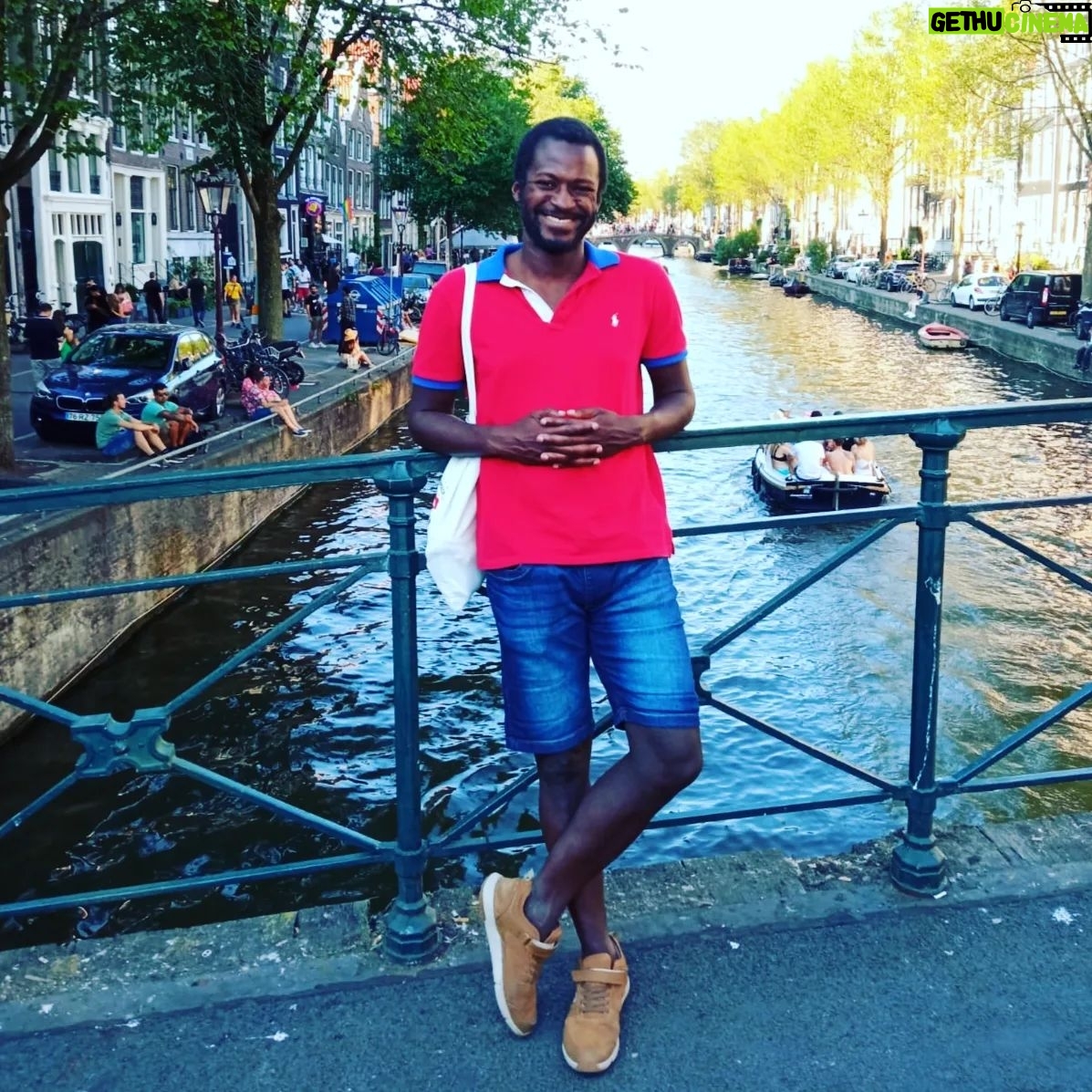 Emmanuel Buriez - 2K Likes - Petite escapade caniculaire 🌞
Il y a foule. Les gens ont de nouveau envie de voyager, de s'amuser en toute insouciance.
Ça fourmille, ça boit 🍾, ça rit 😆
Bref ça revit 😁
Sur le port d'Amsterdam 🎵🎼🎶
#Amsterdam #amstellodamois #paysbas #Netherlands #canicule #heatwave #Europe #UE #été #summer #coolraoul #EmmanuelBuriez #Buriez #escapade #ailleurs #viensavecmoi #comewithme #hopethelifenchantyou #quelavievousberce