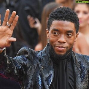 Emmanuel Buriez Instagram - Un an déjà... 😥
Le Wakanda a perdu son roi...
Le cinéma a perdu un bel acteur.
Car beau tu l'étais dans tous les sens du terme.
Valeureux, généreux, sympathique, talentueux, inspirant...
Tu nous manques Chadwick Boseman.

Le 1er blackpanther au cinéma. Roi T'Challa.
Tu es devenu une légende du 7ème art si vite, bien avant que tu ne nous quittes.
Tu avais 43 ans, trop tôt, d'autant plus que personne ne s'y attendait.
Nous ignorions tous que tu luttais contre cette satanée maladie entre 2 tournages.
L'on dit que les meilleurs partent toujours les 1er... malheureusement vrai dans ton cas.
Wakanda forever, Chadwick forever.

#chadwickboseman #rip #aurevoir #ripchadwickboseman #wakanda #restinpeacechadwickboseman #chadwickforever #tunousmanque #wemissyou #wakandaforever #forever #restinpeace #blackpanther #theking #restinpower
