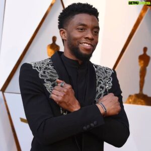 Emmanuel Buriez Instagram - Un an déjà... 😥
Le Wakanda a perdu son roi...
Le cinéma a perdu un bel acteur.
Car beau tu l'étais dans tous les sens du terme.
Valeureux, généreux, sympathique, talentueux, inspirant...
Tu nous manques Chadwick Boseman.

Le 1er blackpanther au cinéma. Roi T'Challa.
Tu es devenu une légende du 7ème art si vite, bien avant que tu ne nous quittes.
Tu avais 43 ans, trop tôt, d'autant plus que personne ne s'y attendait.
Nous ignorions tous que tu luttais contre cette satanée maladie entre 2 tournages.
L'on dit que les meilleurs partent toujours les 1er... malheureusement vrai dans ton cas.
Wakanda forever, Chadwick forever.

#chadwickboseman #rip #aurevoir #ripchadwickboseman #wakanda #restinpeacechadwickboseman #chadwickforever #tunousmanque #wemissyou #wakandaforever #forever #restinpeace #blackpanther #theking #restinpower
