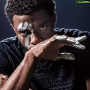 Emmanuel Buriez Instagram - Un an déjà... 😥
Le Wakanda a perdu son roi...
Le cinéma a perdu un bel acteur.
Car beau tu l'étais dans tous les sens du terme.
Valeureux, généreux, sympathique, talentueux, inspirant...
Tu nous manques Chadwick Boseman.

Le 1er blackpanther au cinéma. Roi T'Challa.
Tu es devenu une légende du 7ème art si vite, bien avant que tu ne nous quittes.
Tu avais 43 ans, trop tôt, d'autant plus que personne ne s'y attendait.
Nous ignorions tous que tu luttais contre cette satanée maladie entre 2 tournages.
L'on dit que les meilleurs partent toujours les 1er... malheureusement vrai dans ton cas.
Wakanda forever, Chadwick forever.

#chadwickboseman #rip #aurevoir #ripchadwickboseman #wakanda #restinpeacechadwickboseman #chadwickforever #tunousmanque #wemissyou #wakandaforever #forever #restinpeace #blackpanther #theking #restinpower