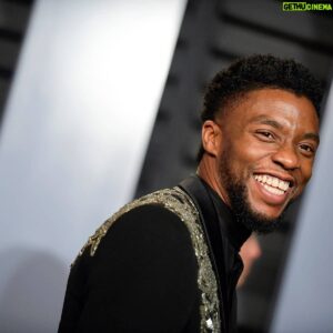 Emmanuel Buriez Instagram - Un an déjà... 😥
Le Wakanda a perdu son roi...
Le cinéma a perdu un bel acteur.
Car beau tu l'étais dans tous les sens du terme.
Valeureux, généreux, sympathique, talentueux, inspirant...
Tu nous manques Chadwick Boseman.

Le 1er blackpanther au cinéma. Roi T'Challa.
Tu es devenu une légende du 7ème art si vite, bien avant que tu ne nous quittes.
Tu avais 43 ans, trop tôt, d'autant plus que personne ne s'y attendait.
Nous ignorions tous que tu luttais contre cette satanée maladie entre 2 tournages.
L'on dit que les meilleurs partent toujours les 1er... malheureusement vrai dans ton cas.
Wakanda forever, Chadwick forever.

#chadwickboseman #rip #aurevoir #ripchadwickboseman #wakanda #restinpeacechadwickboseman #chadwickforever #tunousmanque #wemissyou #wakandaforever #forever #restinpeace #blackpanther #theking #restinpower