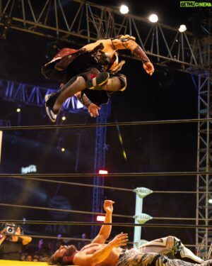 Emmanuel Roman Morales Instagram - El Hijo del Vikingo vs Kenny Omega para el Megacampeonato @luchalibreaaa 

TRIPLEMANIA XXXI - Tijuana
15 de Julio del 2023.
📸 Foto para @officialpwi

@hijodelvikingoaaaoficial 
@kennyomegamanx 
@torosdetijuana

#tijuana #tijuanamx #torosdetijuana #hijodelvikingo #kennyomega #luchalibreaaa #luchalibre #wrestling #prowrestling #wwe #aew #luchador #luchalibremexicana  #lucha #njpw #mexico  #smackdown #indywrestling #puroresu #wweraw #wwenxt #prowrestler #raw #luchadores #mexicanwrestling #luchalibreaaa #aewdynamite #mask #mascara #wrestlinglife  #wrestlemania