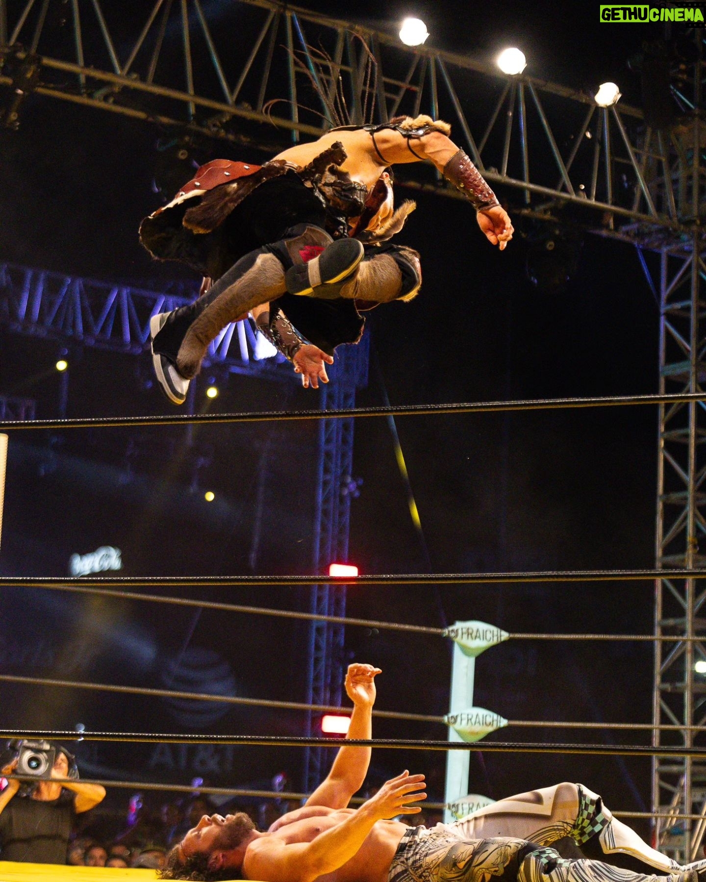Emmanuel Roman Morales - 1.6K Likes - El Hijo del Vikingo vs Kenny Omega para el Megacampeonato @luchalibreaaa
TRIPLEMANIA XXXI - Tijuana
15 de Julio del 2023.
📸 Foto para @officialpwi
@hijodelvikingoaaaoficial
@kennyomegamanx
@torosdetijuana
#tijuana #tijuanamx #torosdetijuana #hijodelvikingo #kennyomega #luchalibreaaa #luchalibre #wrestling #prowrestling #wwe #aew #luchador #luchalibremexicana #lucha #njpw #mexico #smackdown #indywrestling #puroresu #wweraw #wwenxt #prowrestler #raw #luchadores #mexicanwrestling #luchalibreaaa #aewdynamite #mask #mascara #wrestlinglife #wrestlemania