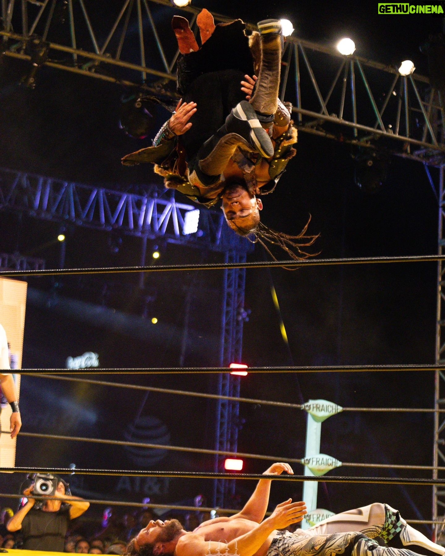 Emmanuel Roman Morales - 1.6K Likes - El Hijo del Vikingo vs Kenny Omega para el Megacampeonato @luchalibreaaa
TRIPLEMANIA XXXI - Tijuana
15 de Julio del 2023.
📸 Foto para @officialpwi
@hijodelvikingoaaaoficial
@kennyomegamanx
@torosdetijuana
#tijuana #tijuanamx #torosdetijuana #hijodelvikingo #kennyomega #luchalibreaaa #luchalibre #wrestling #prowrestling #wwe #aew #luchador #luchalibremexicana #lucha #njpw #mexico #smackdown #indywrestling #puroresu #wweraw #wwenxt #prowrestler #raw #luchadores #mexicanwrestling #luchalibreaaa #aewdynamite #mask #mascara #wrestlinglife #wrestlemania