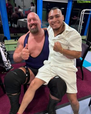 Emmanuel Roman Morales Instagram - Un pequeño amigo 😅