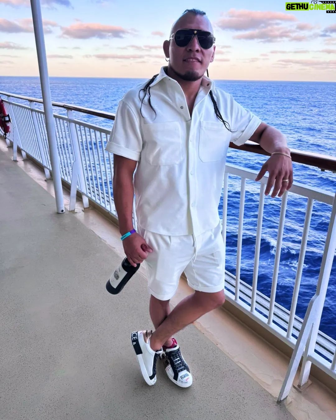 Emmanuel Roman Morales - 1.6K Likes - "No cuentes los días, haz que los días cuenten"