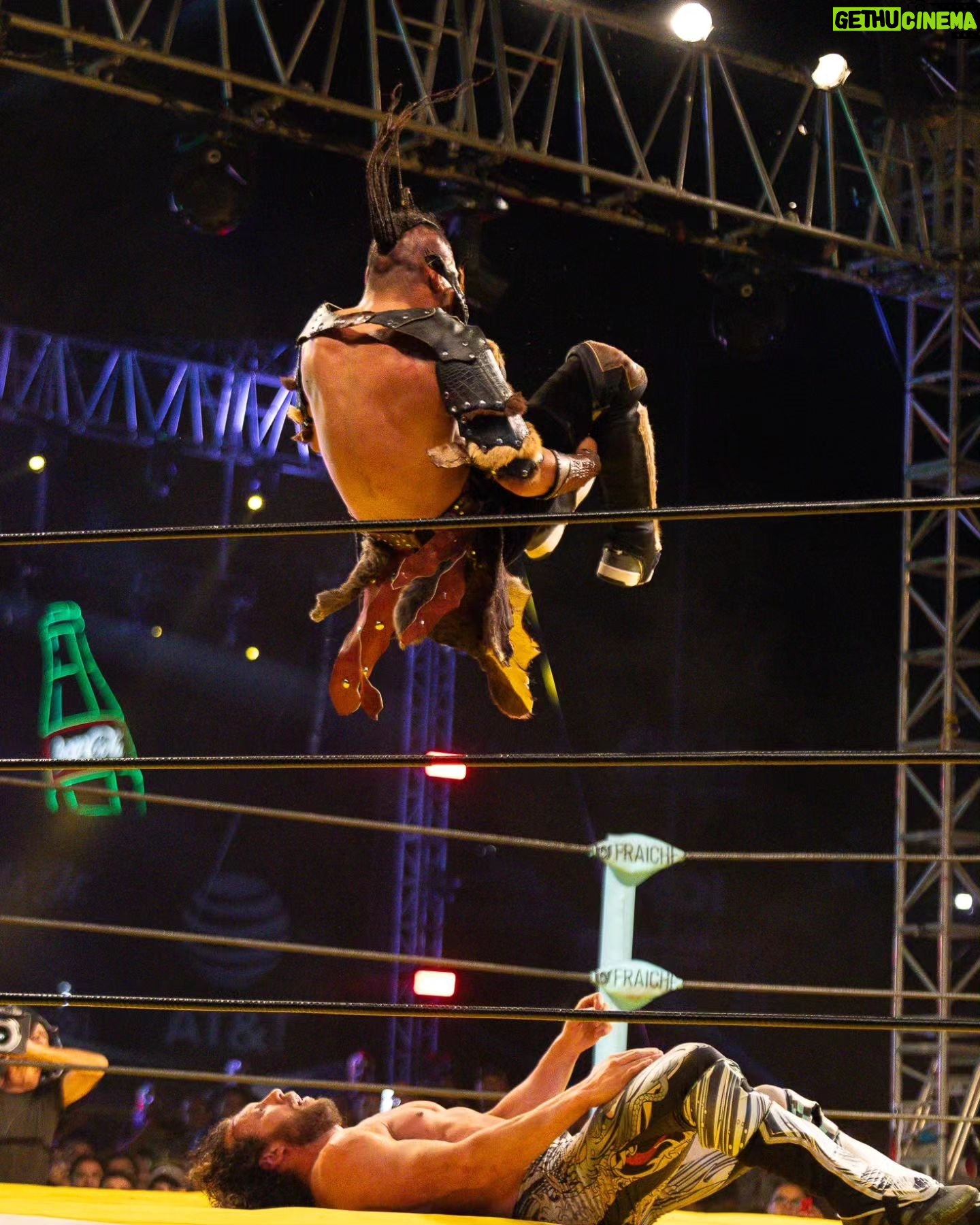 Emmanuel Roman Morales - 1.6K Likes - El Hijo del Vikingo vs Kenny Omega para el Megacampeonato @luchalibreaaa
TRIPLEMANIA XXXI - Tijuana
15 de Julio del 2023.
📸 Foto para @officialpwi
@hijodelvikingoaaaoficial
@kennyomegamanx
@torosdetijuana
#tijuana #tijuanamx #torosdetijuana #hijodelvikingo #kennyomega #luchalibreaaa #luchalibre #wrestling #prowrestling #wwe #aew #luchador #luchalibremexicana #lucha #njpw #mexico #smackdown #indywrestling #puroresu #wweraw #wwenxt #prowrestler #raw #luchadores #mexicanwrestling #luchalibreaaa #aewdynamite #mask #mascara #wrestlinglife #wrestlemania